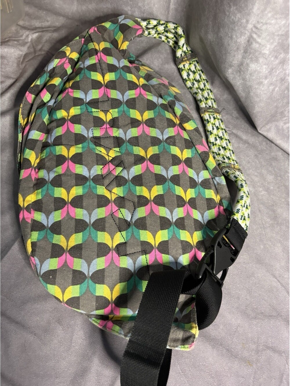 KAVU Rope Sling Bag Crossbody Backpack Multicolor Geometric Pattern - Picture 2 of 5